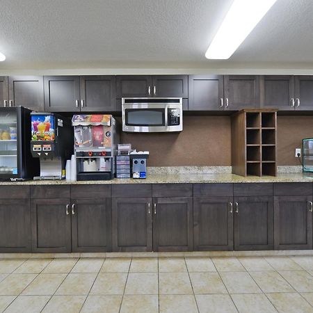 Americas Best Value Inn And Suites Bismarck Restaurant photo