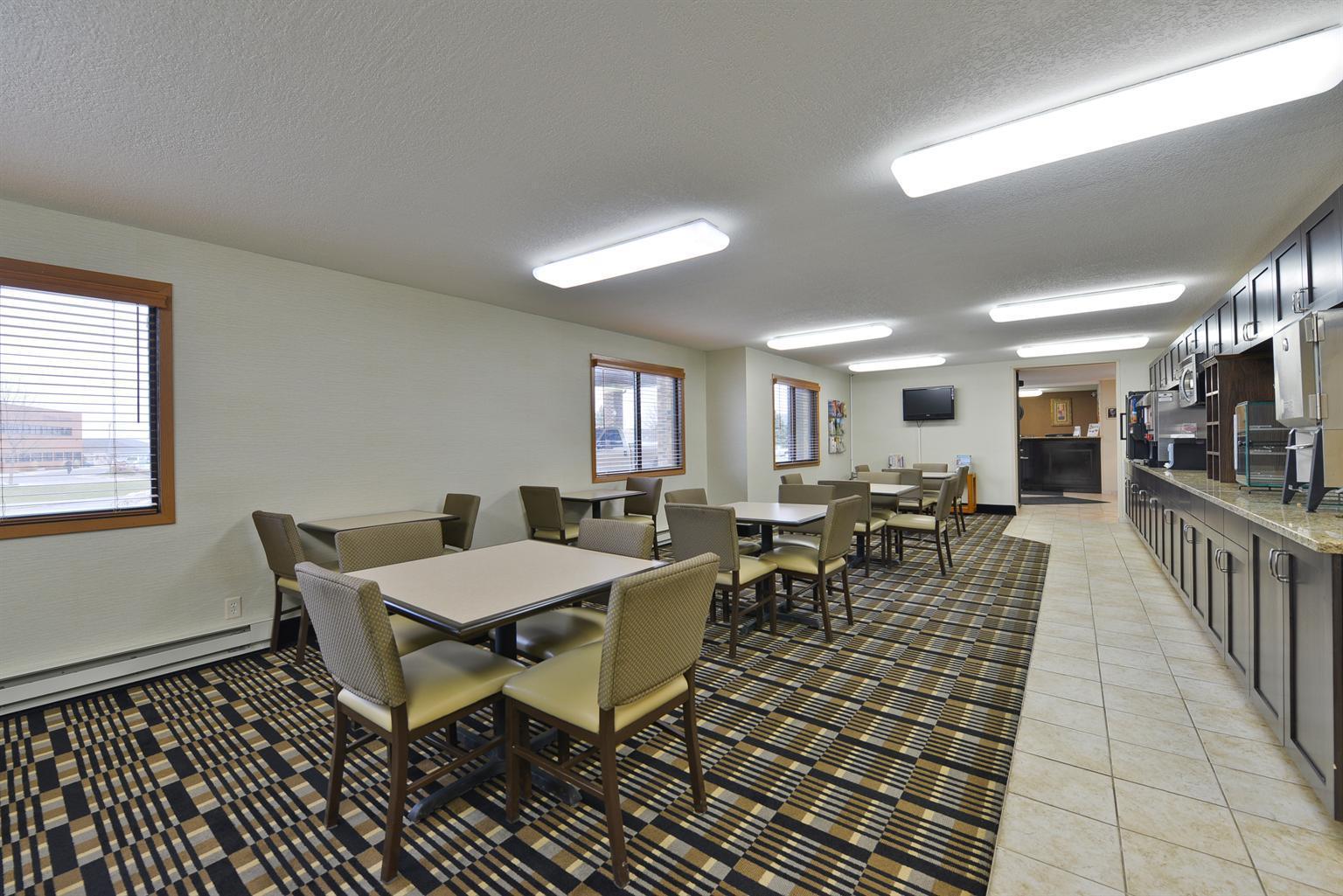 Americas Best Value Inn And Suites Bismarck Restaurant photo