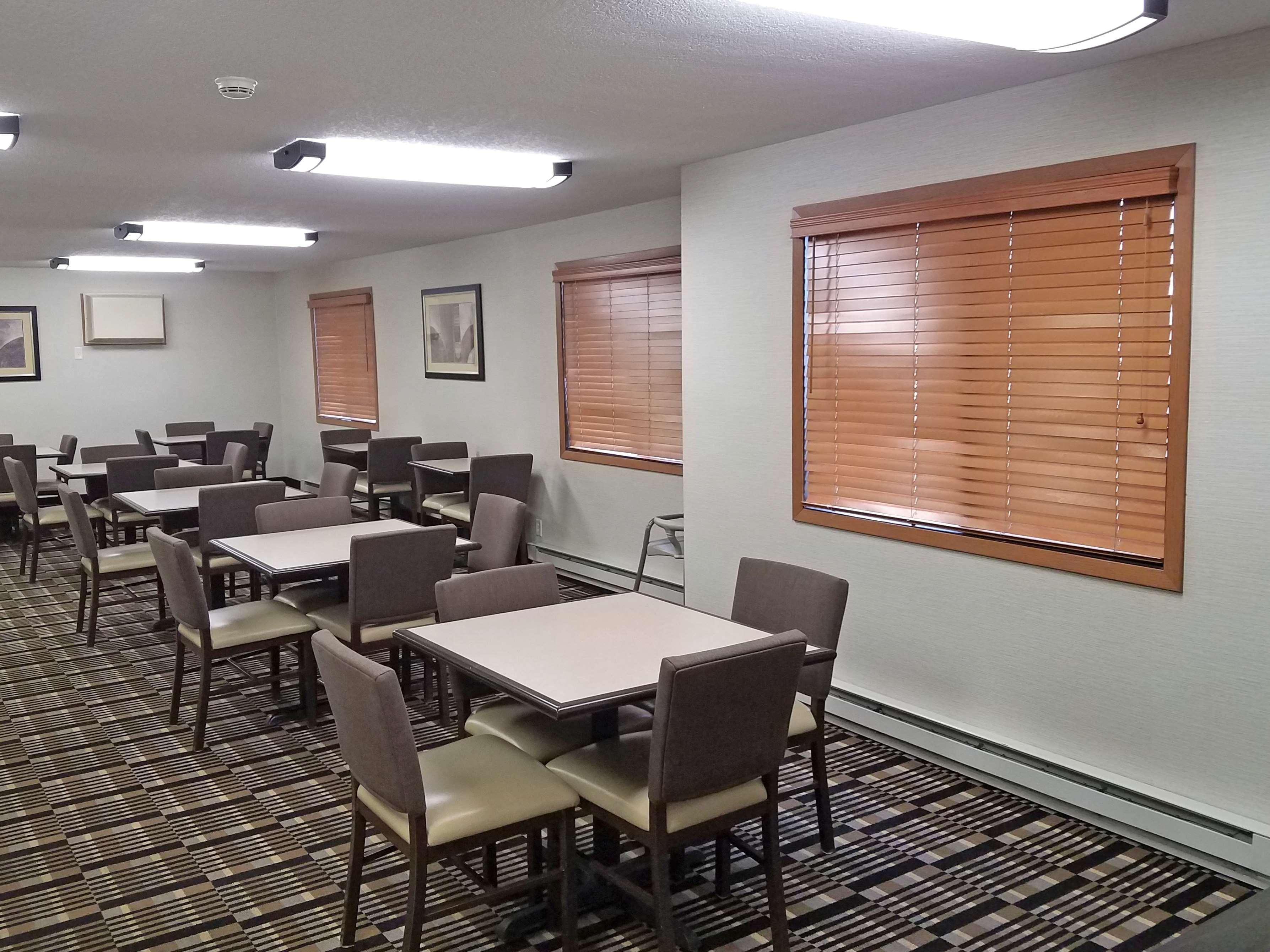 Americas Best Value Inn And Suites Bismarck Exterior photo