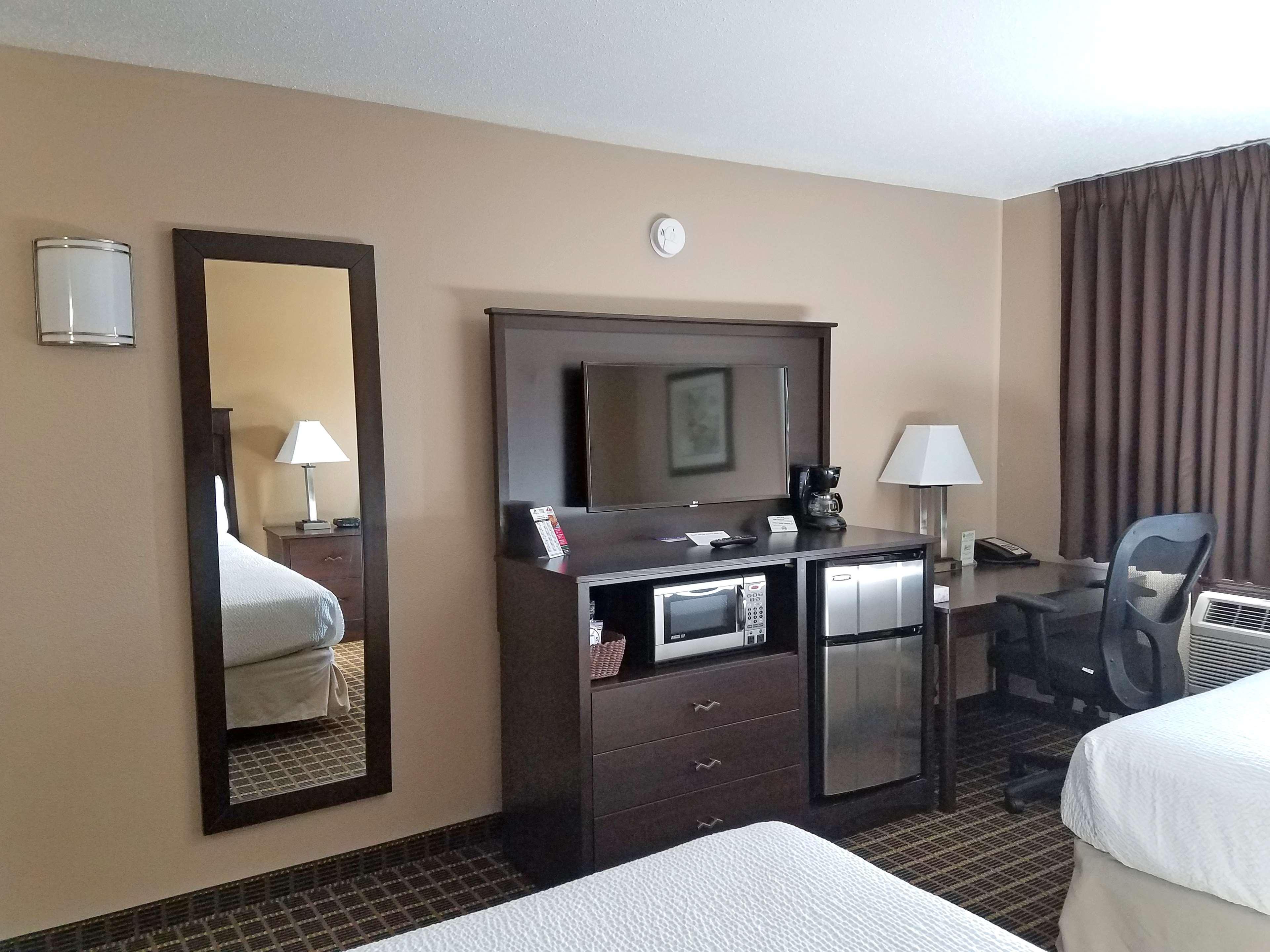 Americas Best Value Inn And Suites Bismarck Exterior photo