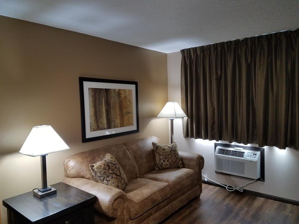 Americas Best Value Inn And Suites Bismarck Exterior photo